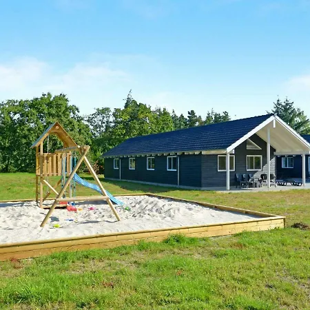 24 Person In Bl Vand Blåvand